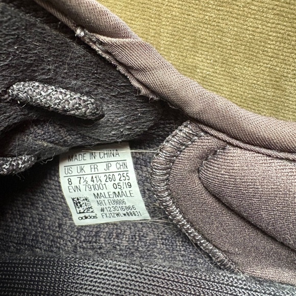 Yeezy Boost 350 V2 - Picture 6 of 12